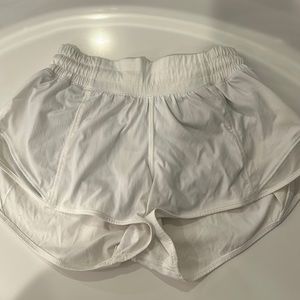 lululemon low rise 2.5” hotty hot shorts - size 0 - good condition - no stains